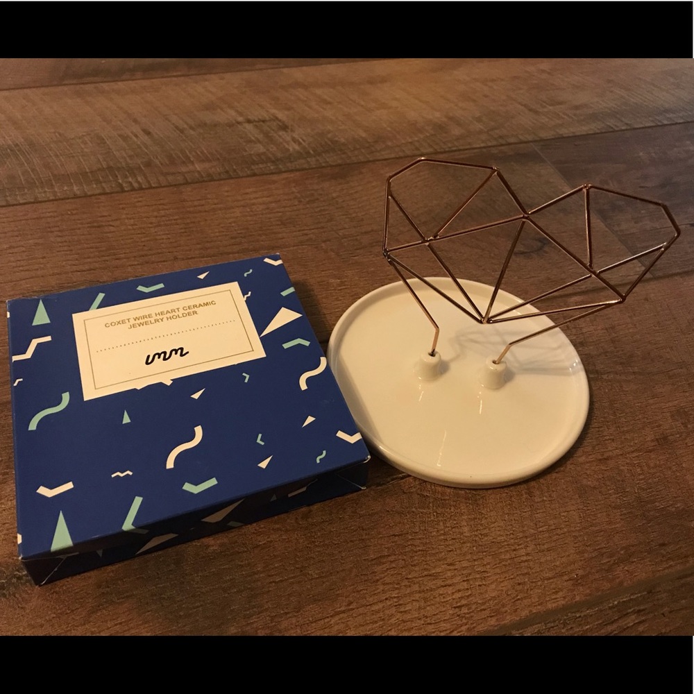 Jewelry holder (jewelry not included)